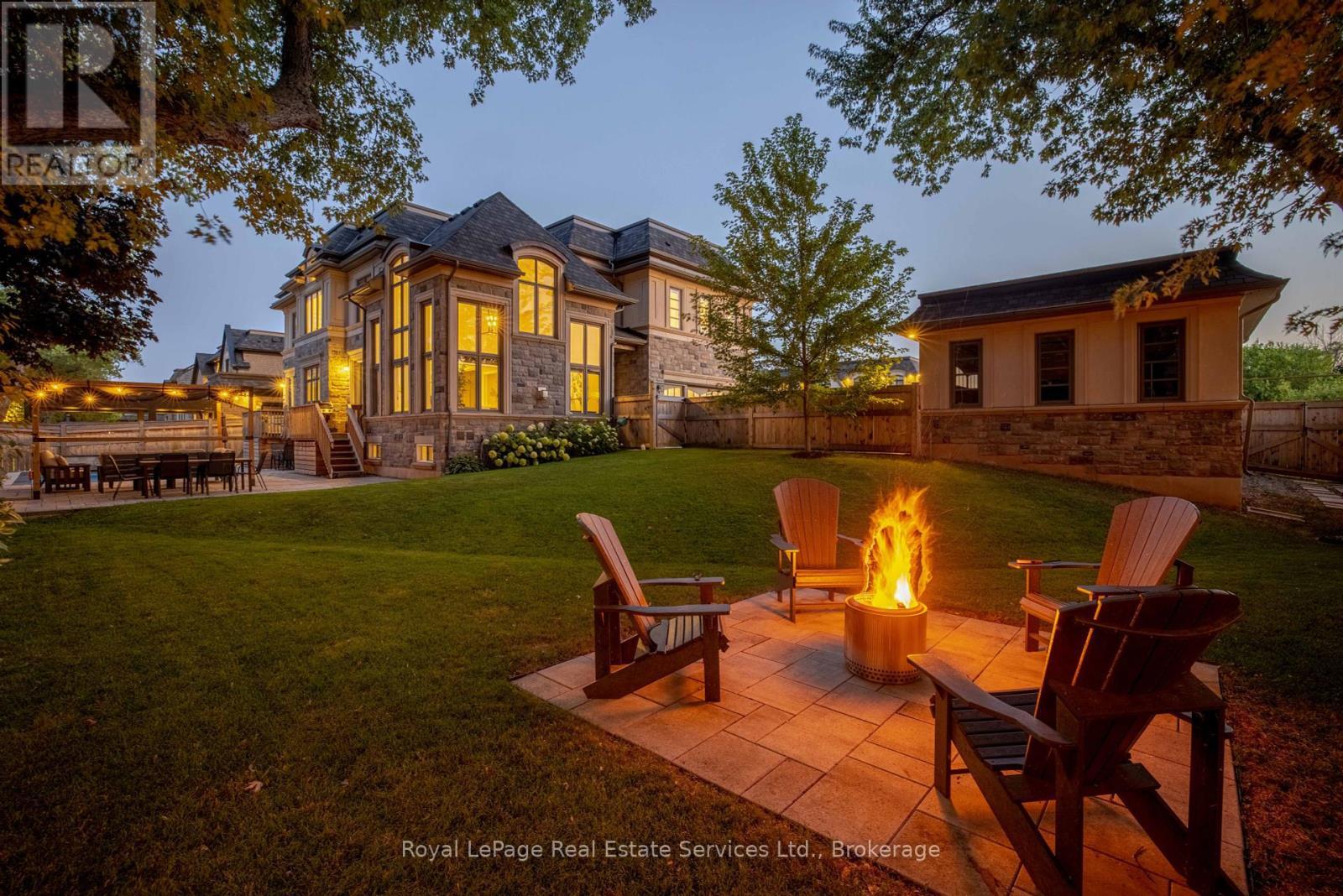 












215 PRINCE GEORGE CRESCENT

,
Oakville (SW Southwest),




Ontario
L6L0G5

