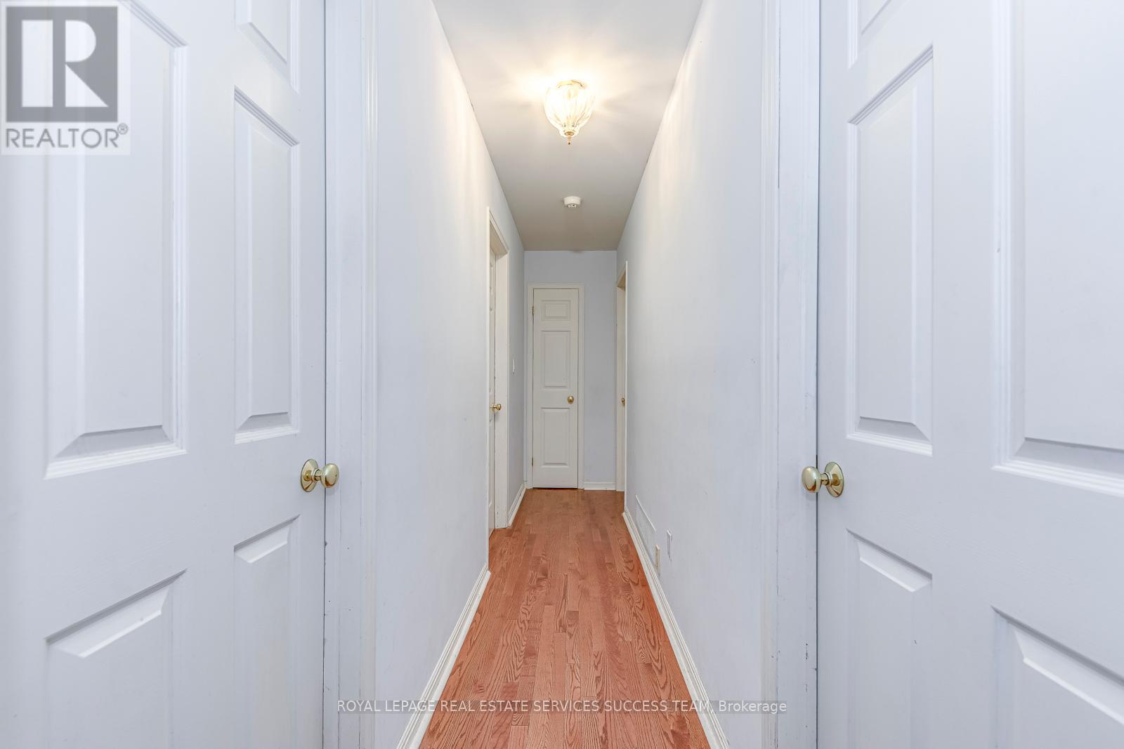 












1106 CRESTVIEW STREET

,
Oakville,




Ontario
L6J2C6

