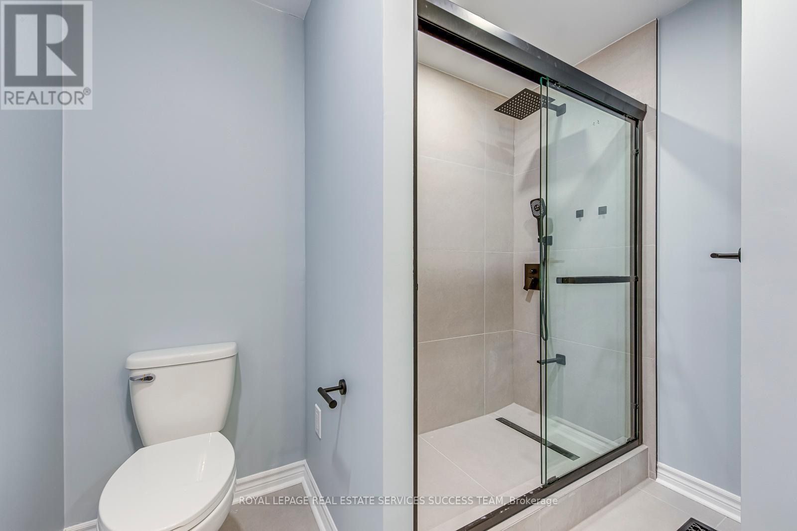 












1106 CRESTVIEW STREET

,
Oakville,




Ontario
L6J2C6

