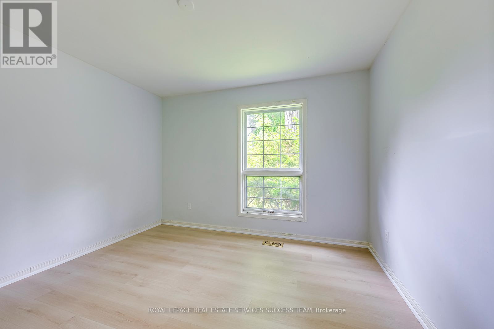 












1106 CRESTVIEW STREET

,
Oakville,




Ontario
L6J2C6

