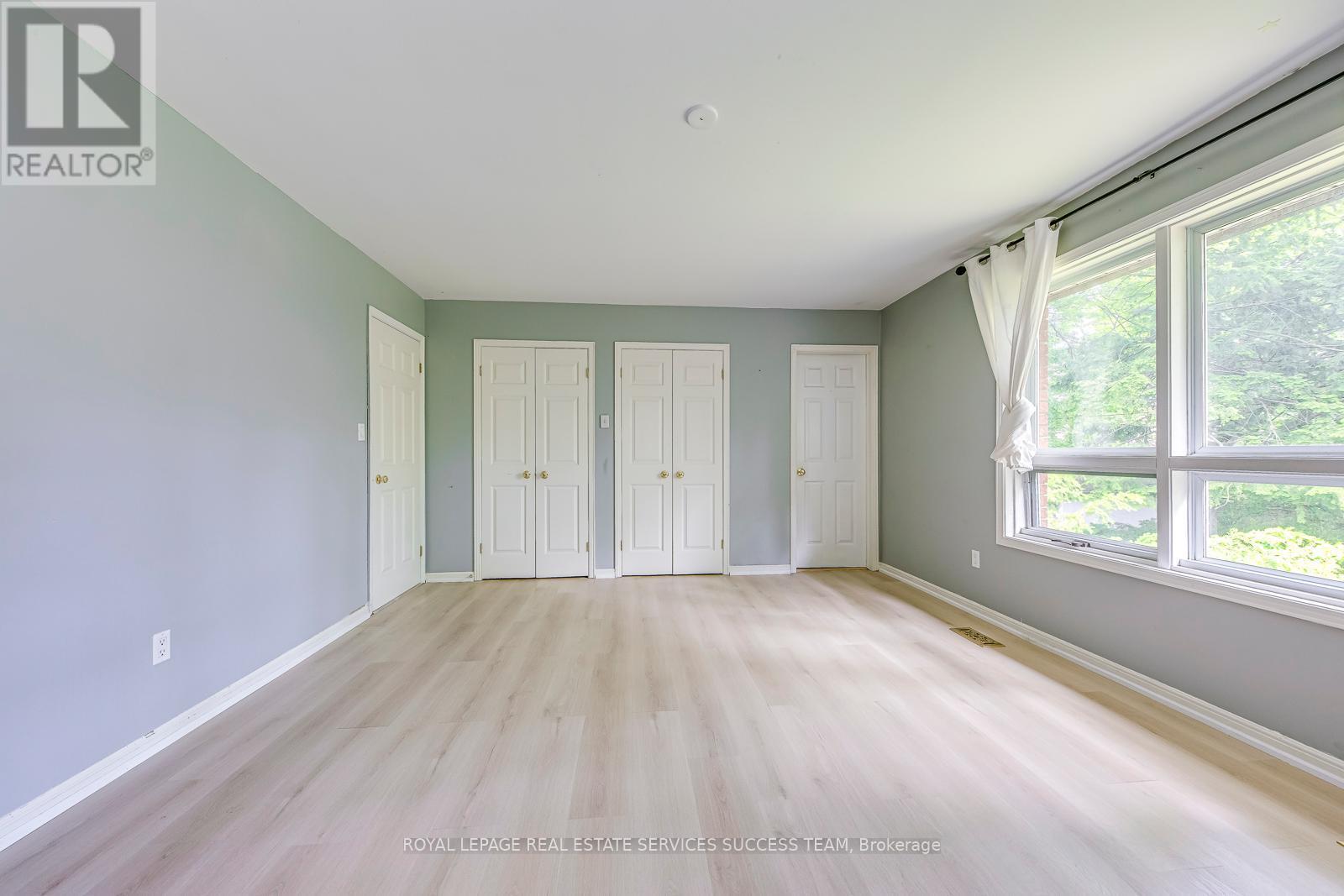 












1106 CRESTVIEW STREET

,
Oakville,




Ontario
L6J2C6

