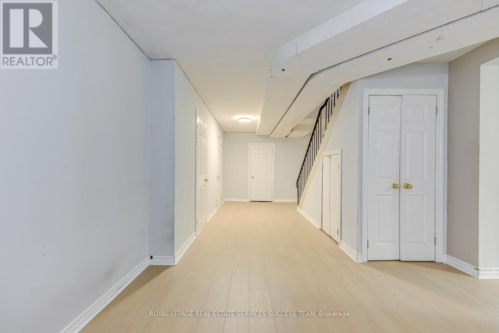 












1106 CRESTVIEW STREET

,
Oakville,




Ontario
L6J2C6

