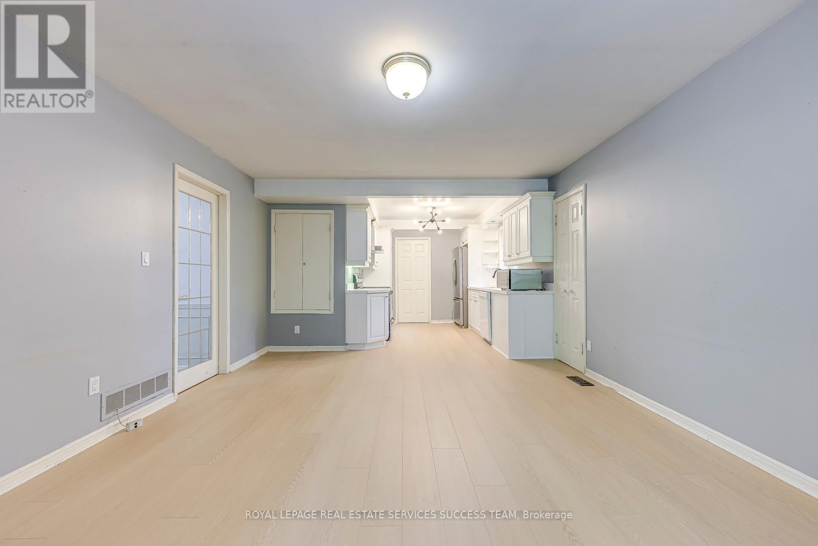 












1106 CRESTVIEW STREET

,
Oakville,




Ontario
L6J2C6

