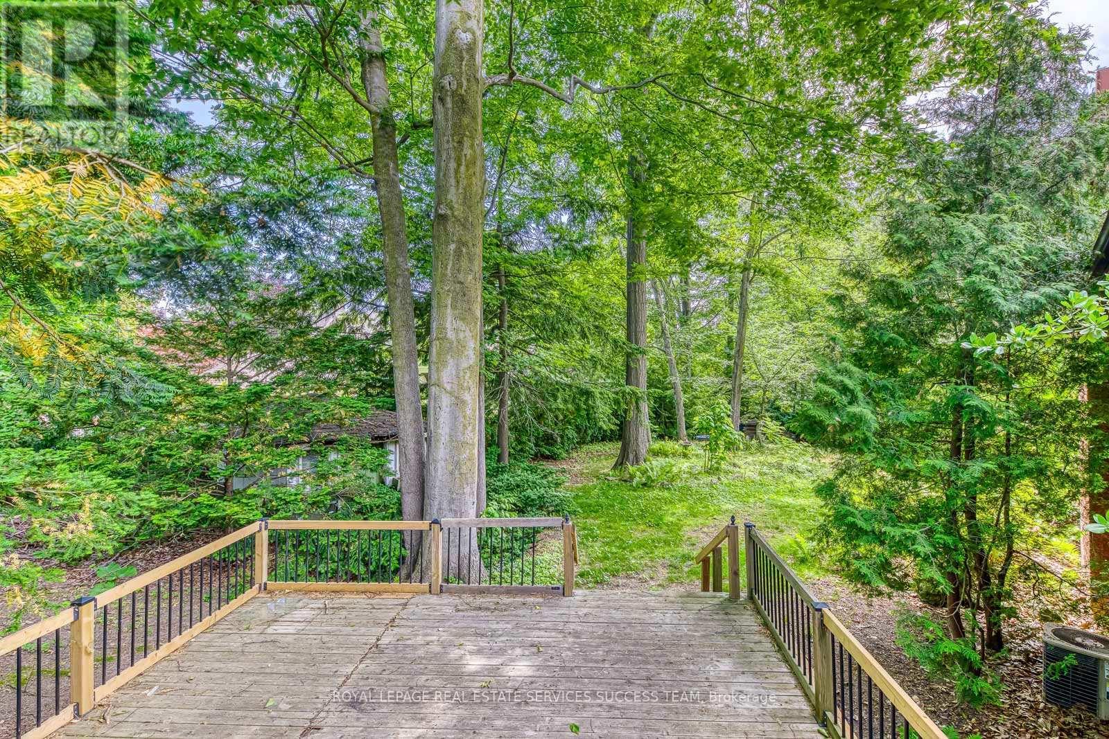 












1106 CRESTVIEW STREET

,
Oakville,




Ontario
L6J2C6

