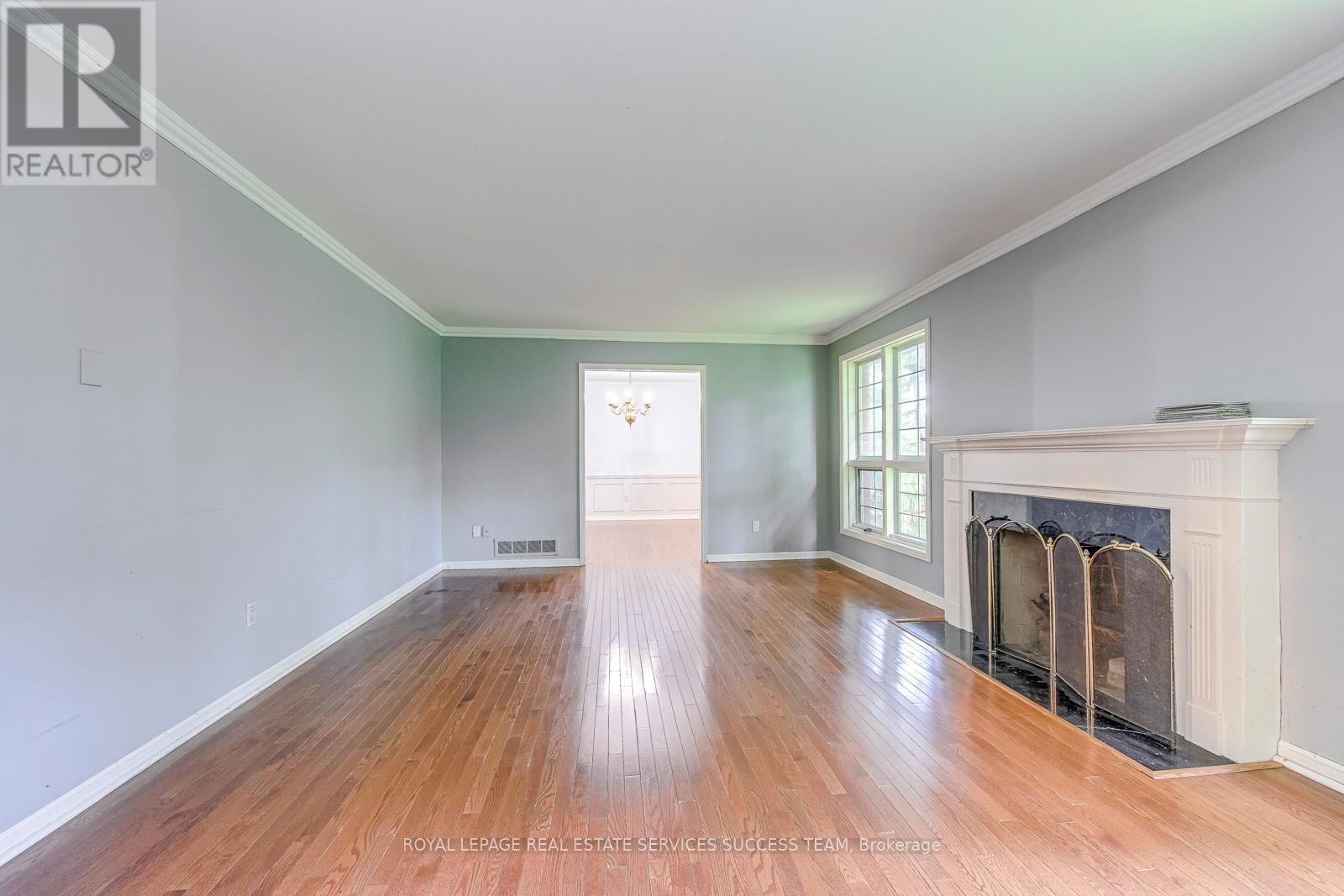 












1106 CRESTVIEW STREET

,
Oakville,




Ontario
L6J2C6

