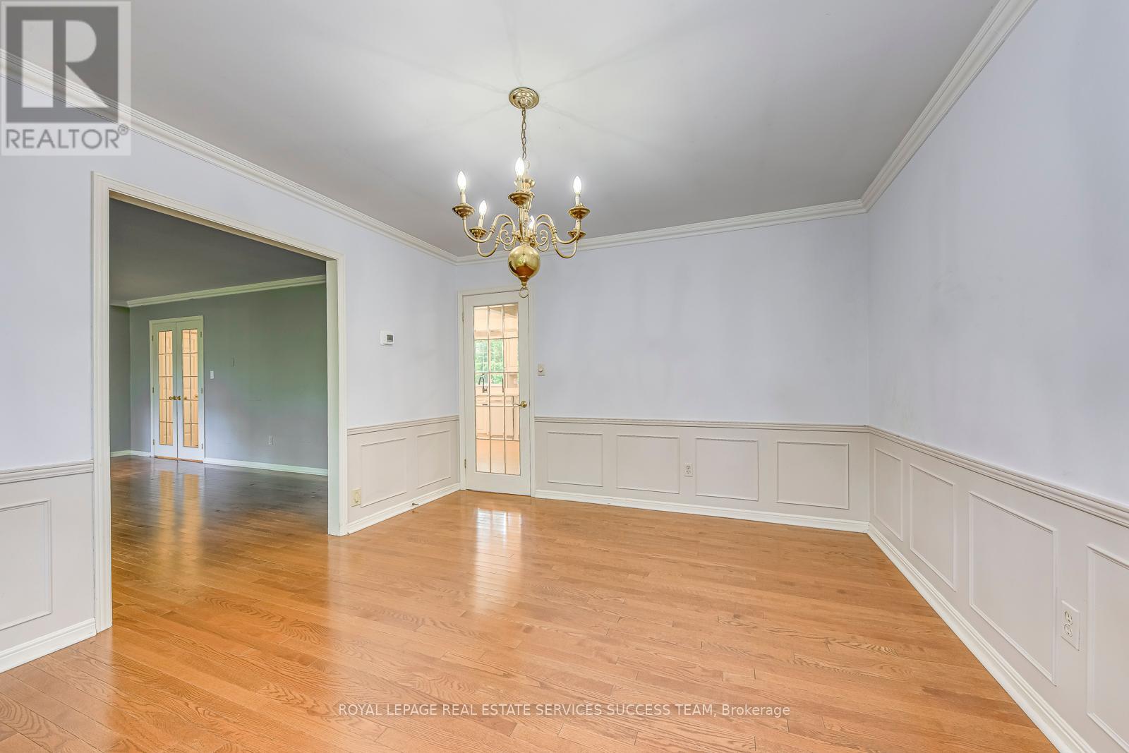 












1106 CRESTVIEW STREET

,
Oakville,




Ontario
L6J2C6

