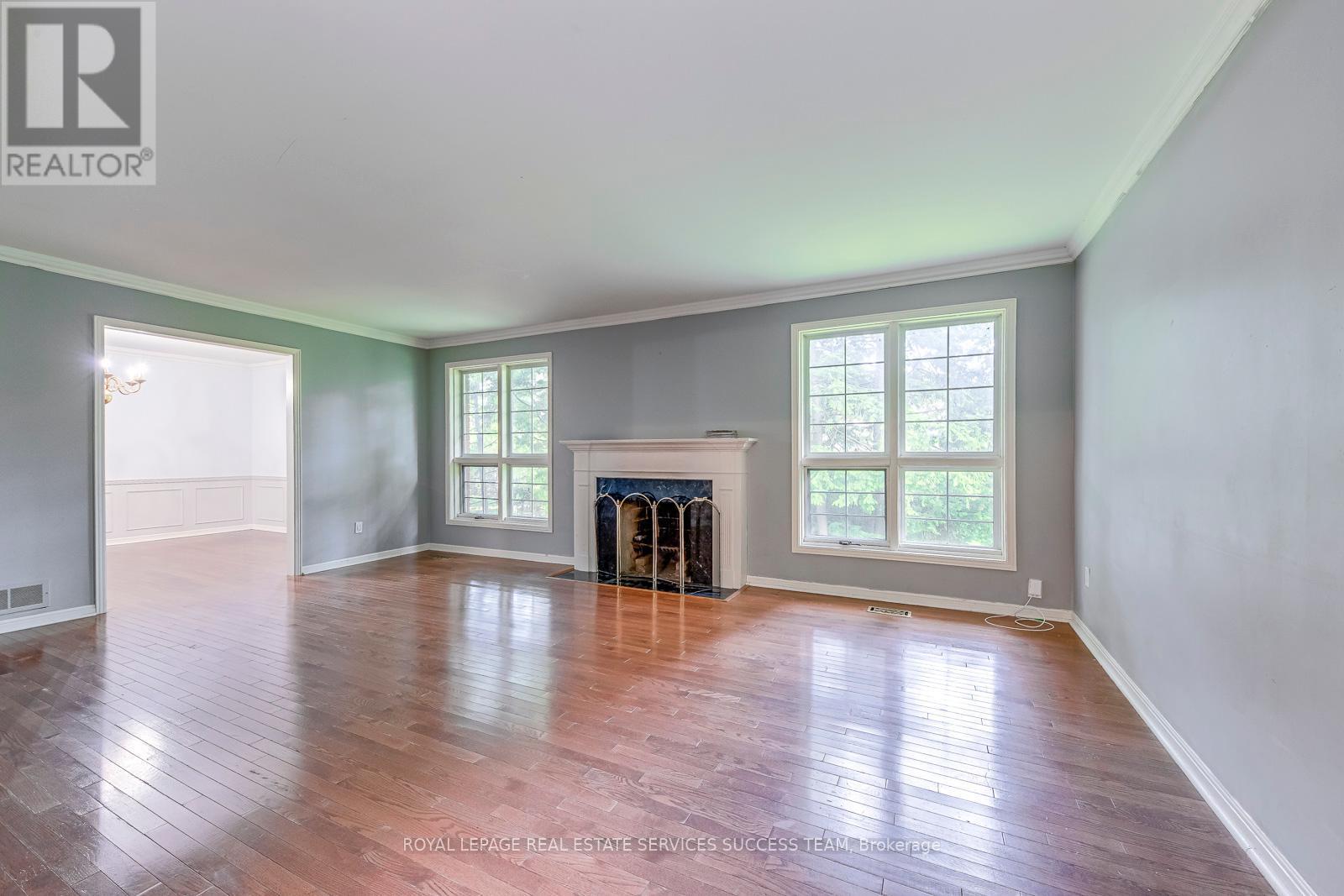 












1106 CRESTVIEW STREET

,
Oakville,




Ontario
L6J2C6

