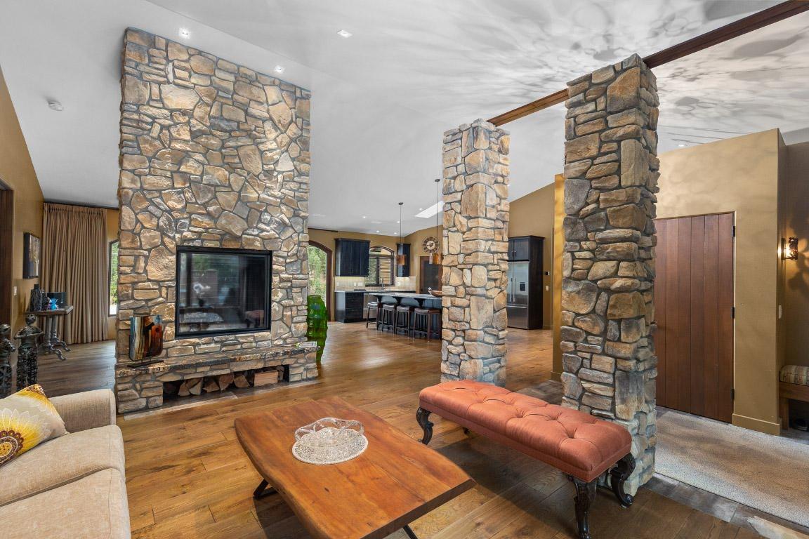 









4335


Maxwell

Road,
Peachland,




BC
V0H 1X3

