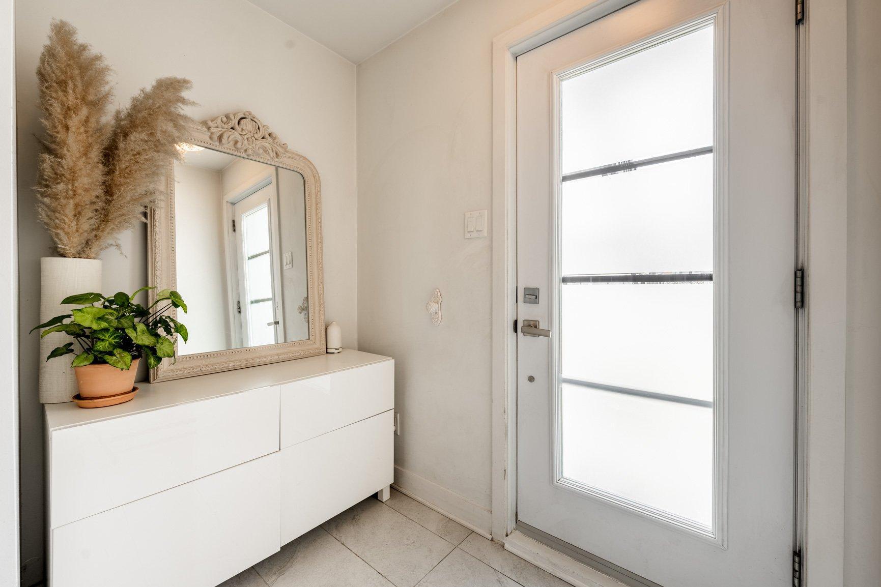 









11


Rue Rémi-Dansereau

, 1,
Beloeil,




QC
J3G0L8

