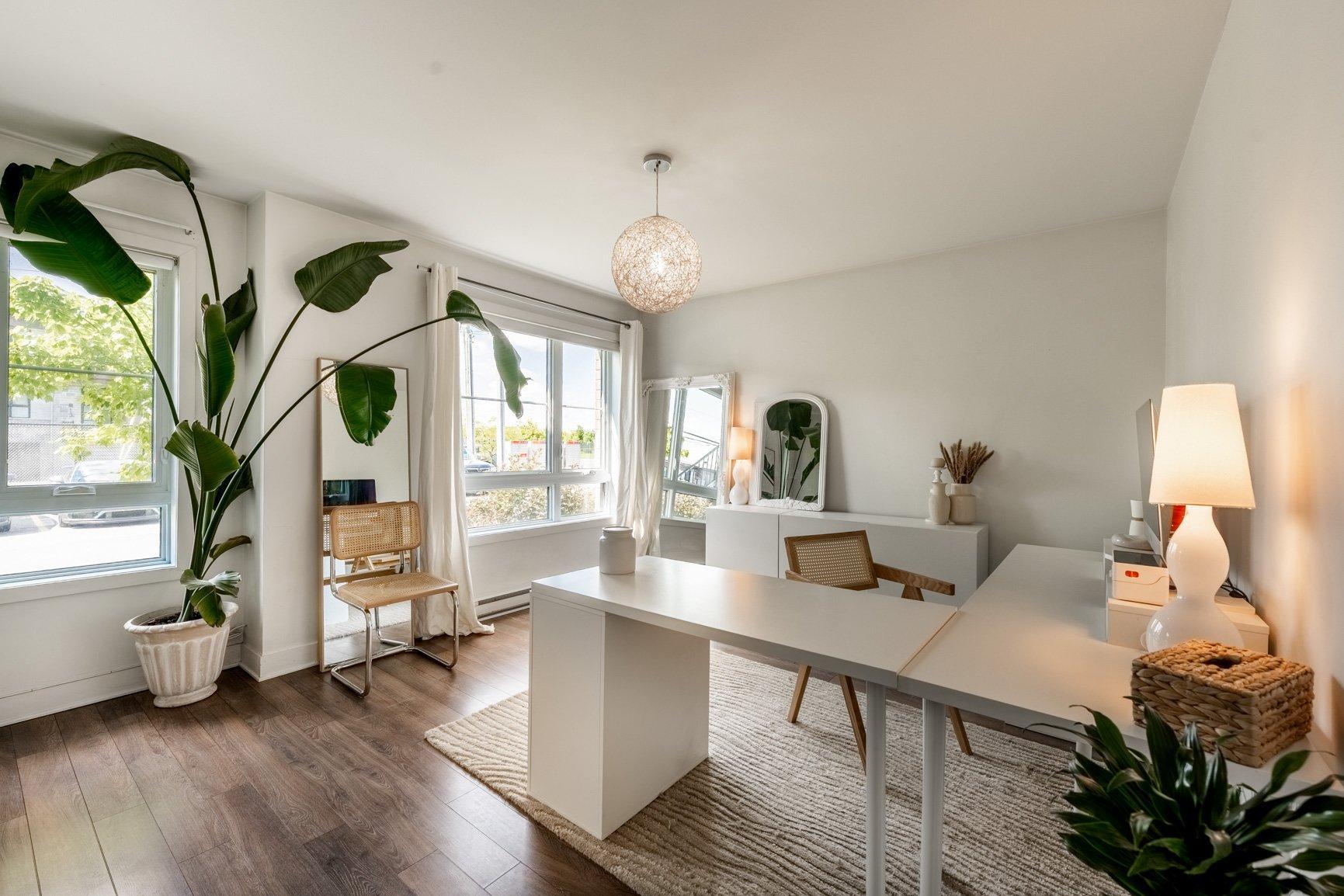 









11


Rue Rémi-Dansereau

, 1,
Beloeil,




QC
J3G0L8

