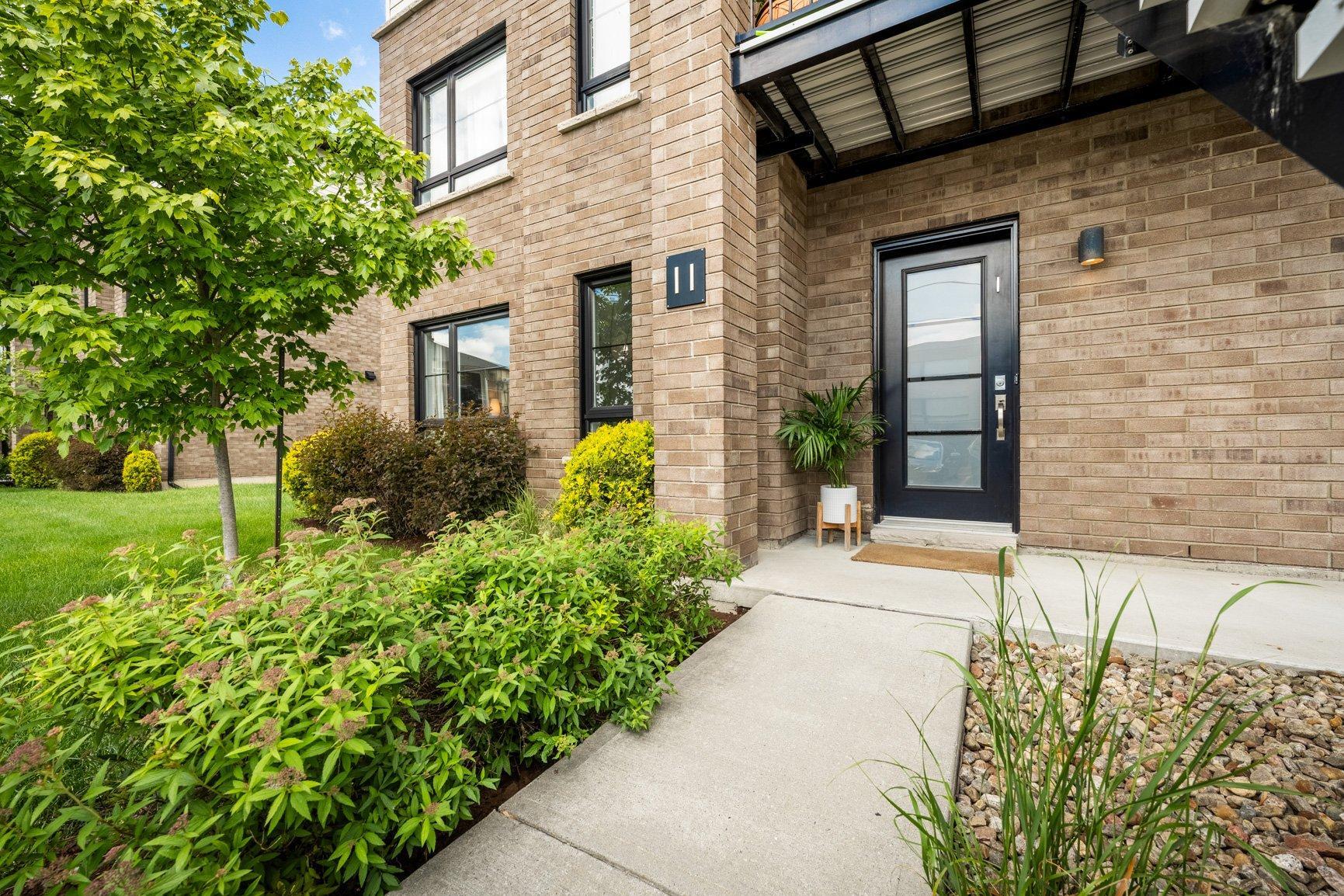 









11


Rue Rémi-Dansereau

, 1,
Beloeil,




QC
J3G0L8

