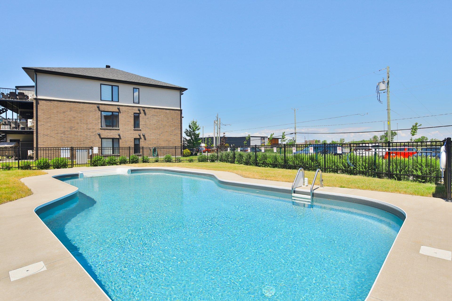 









11


Rue Rémi-Dansereau

, 1,
Beloeil,




QC
J3G0L8


