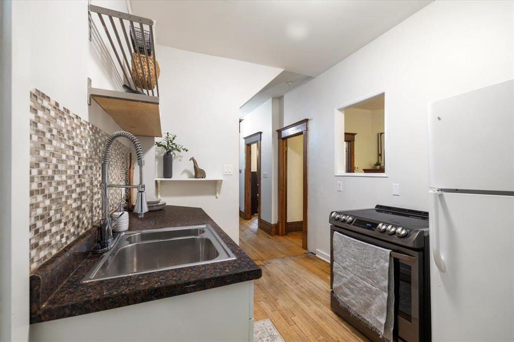 












514 Camden Place

,
Winnipeg,




Manitoba
R3G2V7

