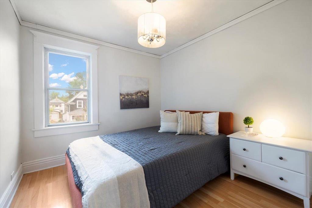 












514 Camden Place

,
Winnipeg,




Manitoba
R3G2V7

