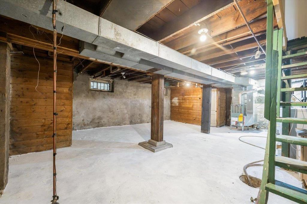 












514 Camden Place

,
Winnipeg,




Manitoba
R3G2V7

