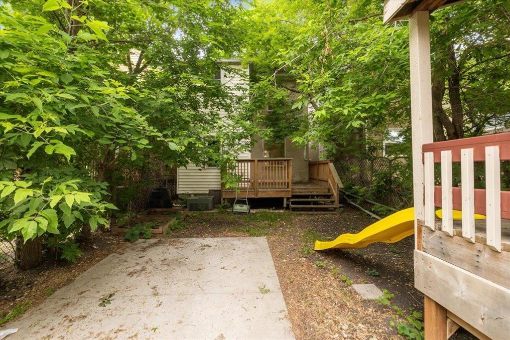 












514 Camden Place

,
Winnipeg,




Manitoba
R3G2V7

