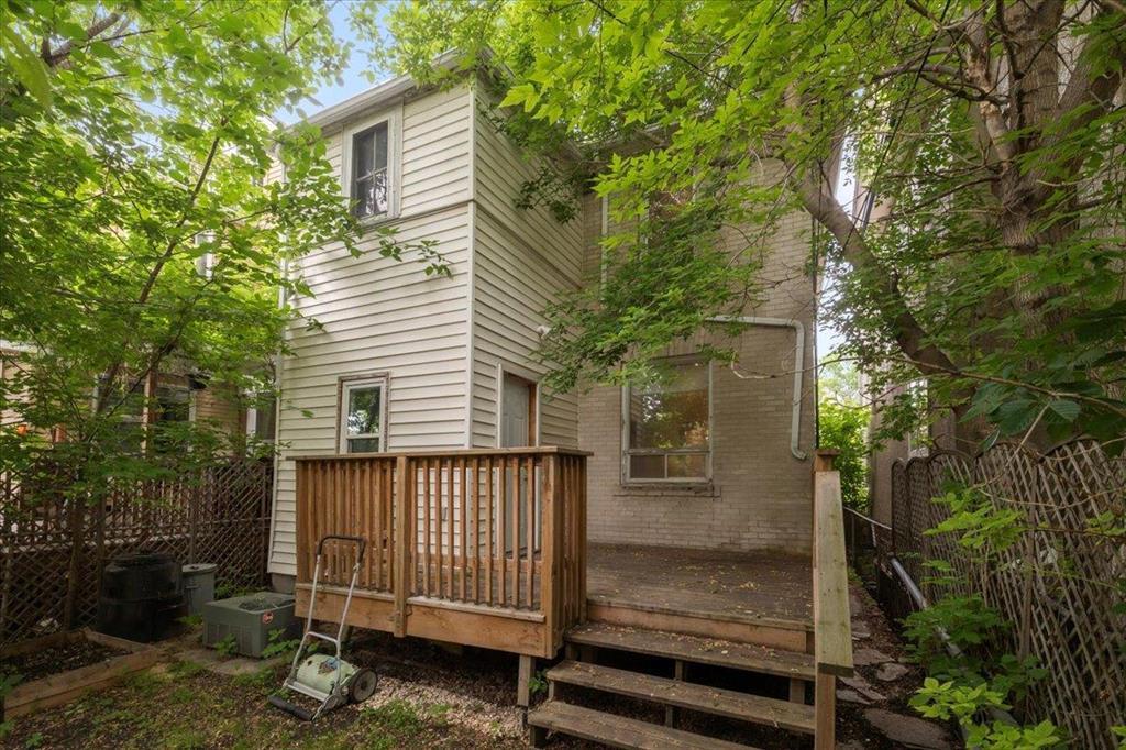 












514 Camden Place

,
Winnipeg,




Manitoba
R3G2V7

