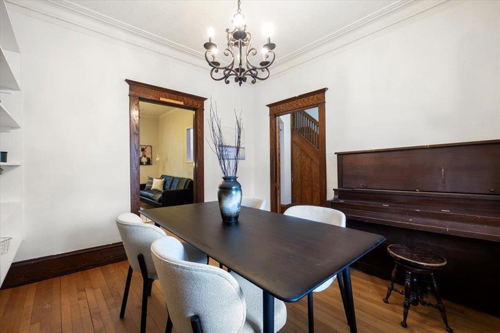 












514 Camden Place

,
Winnipeg,




Manitoba
R3G2V7


