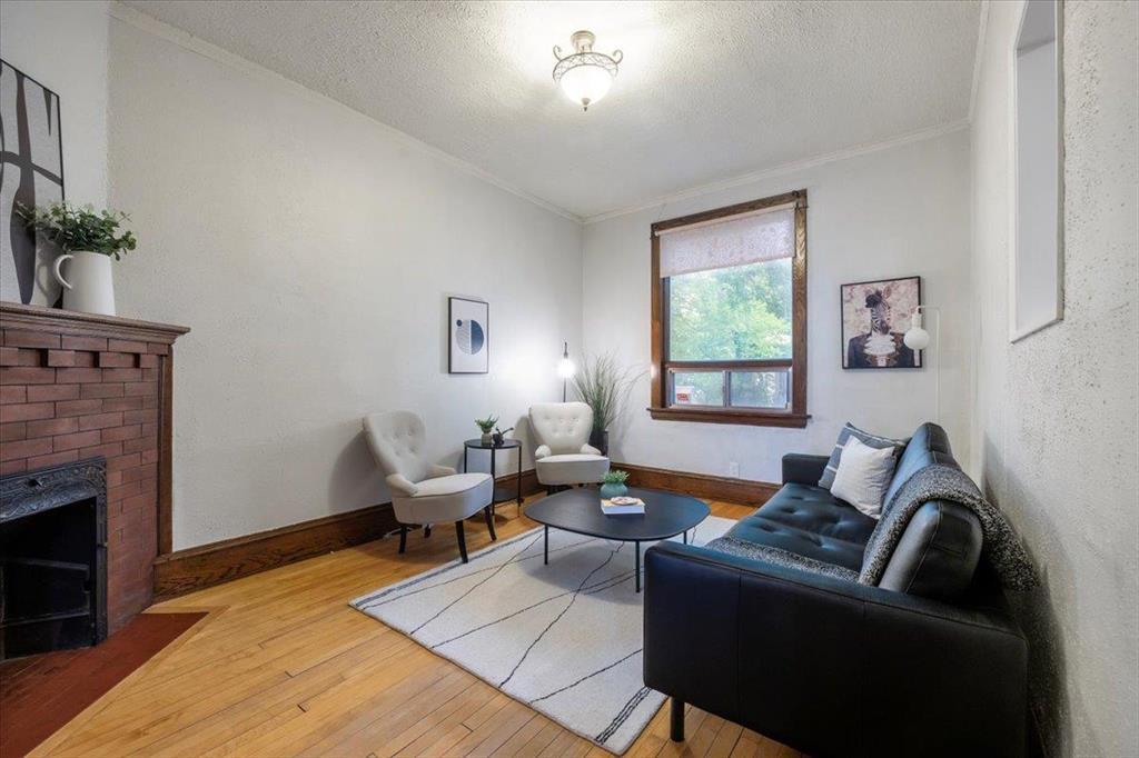 












514 Camden Place

,
Winnipeg,




Manitoba
R3G2V7

