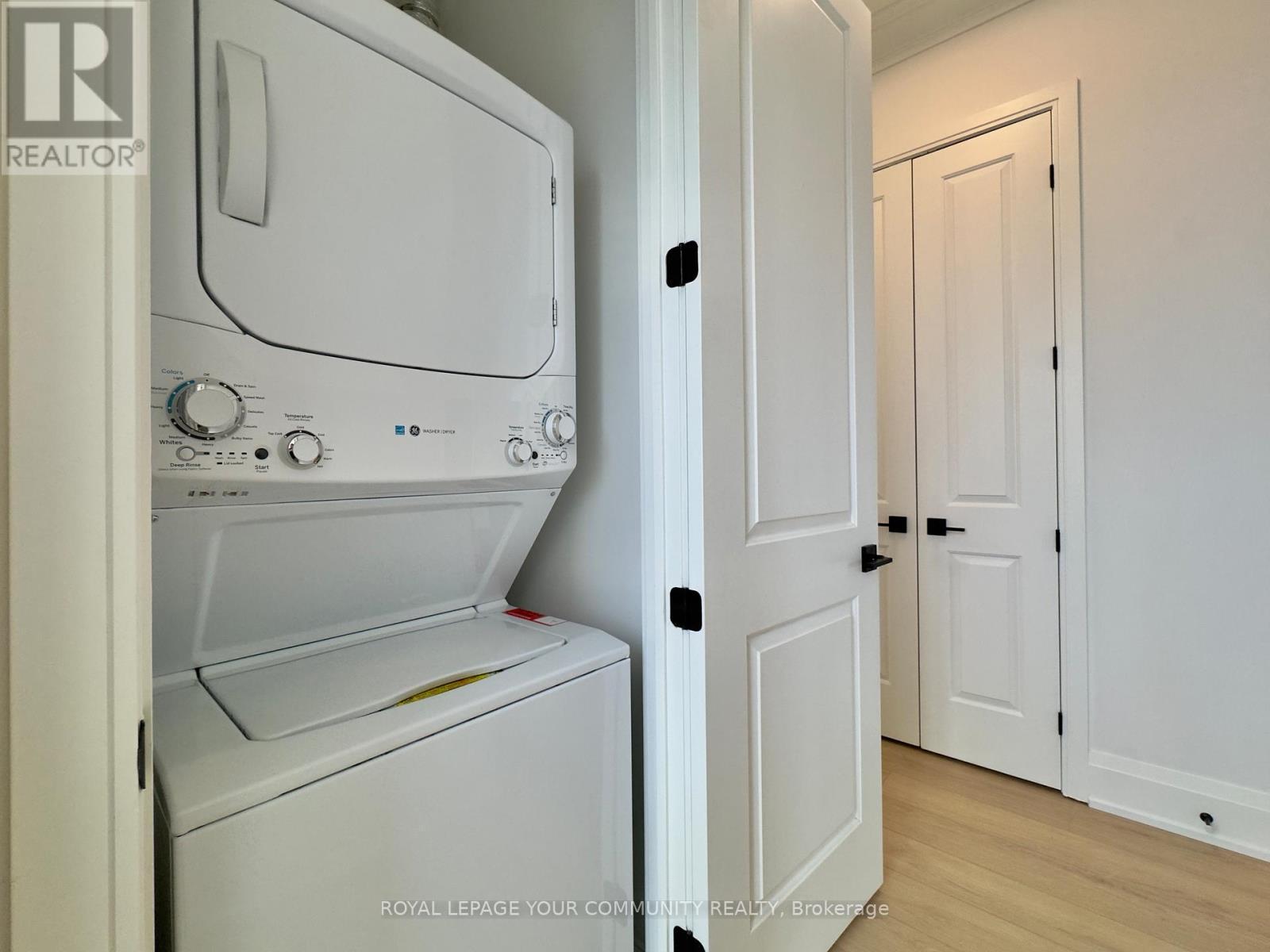 












3202 - 21 BALMUTO STREET

,
Toronto,




Ontario
M4Y1W4

