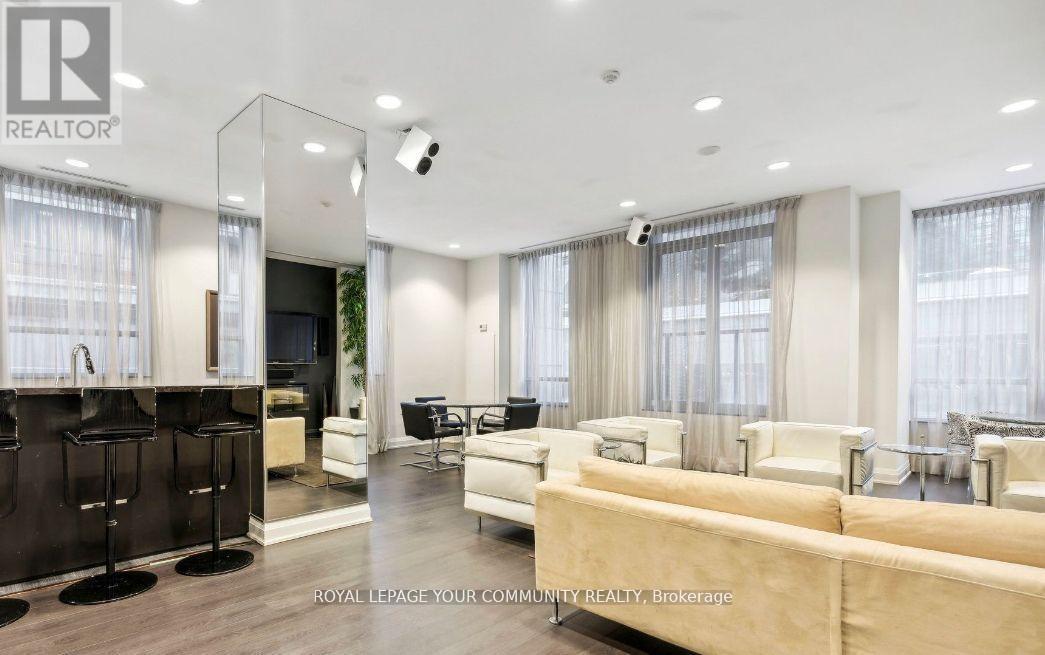 












3202 - 21 BALMUTO STREET

,
Toronto,




Ontario
M4Y1W4

