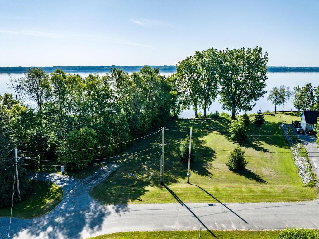 












2e Rue

,
Batiscan,







QC
G0X1A0

