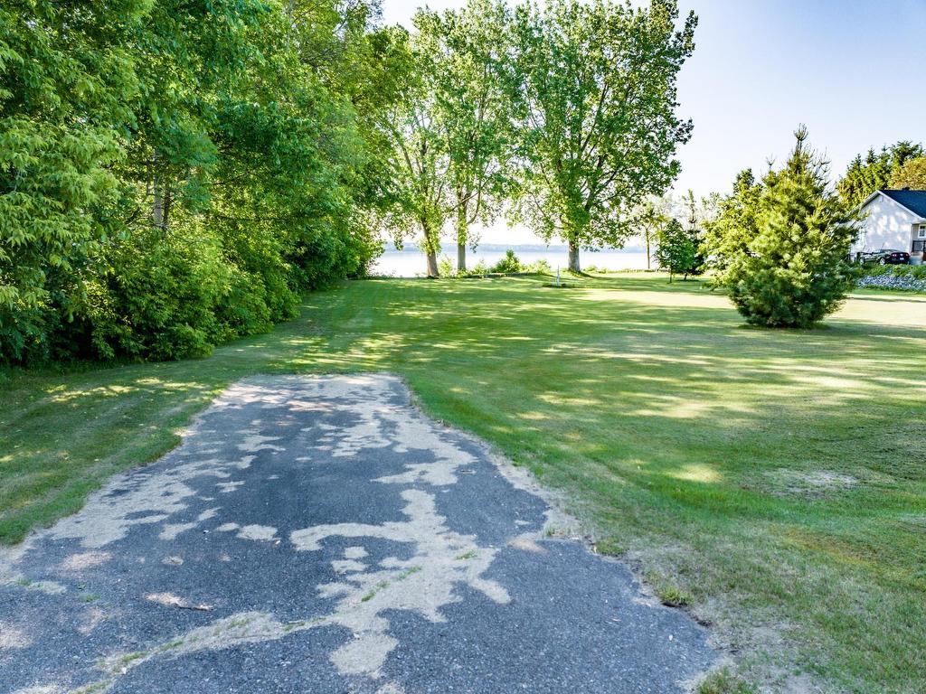 












2e Rue

,
Batiscan,







QC
G0X1A0

