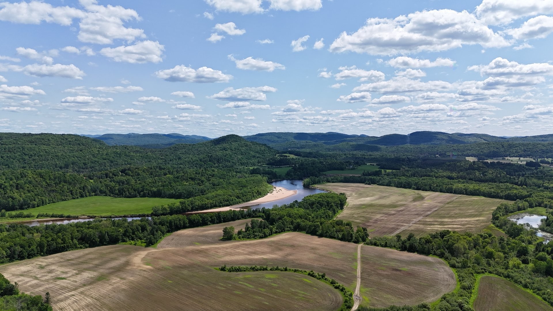 









327


Ch. de la Rouge

,
Huberdeau,




QC
J0T1G0

