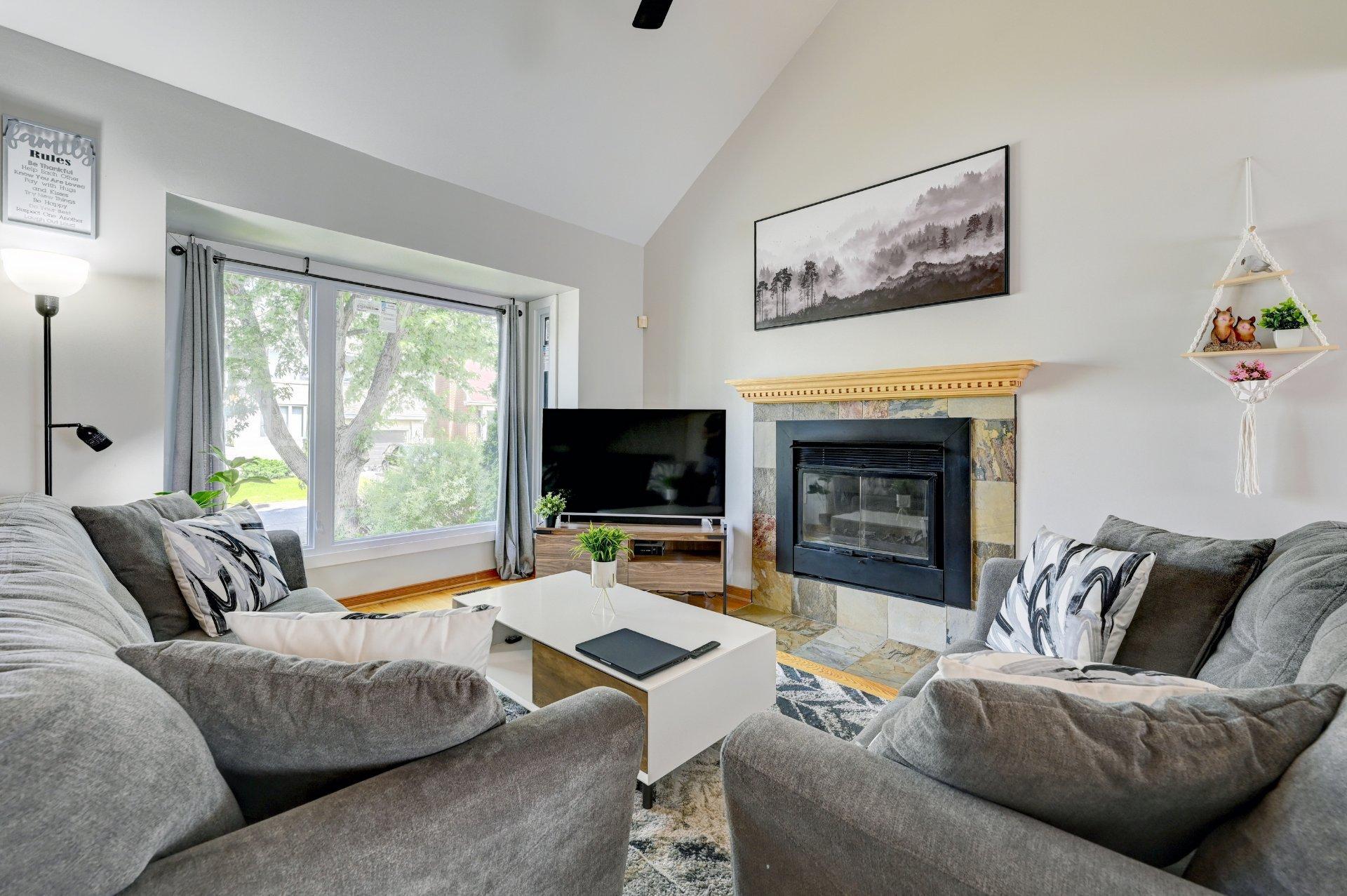









561


Rue Louis-Lamarre

,
Longueuil (Greenfield Park),




QC
J4V3N3

