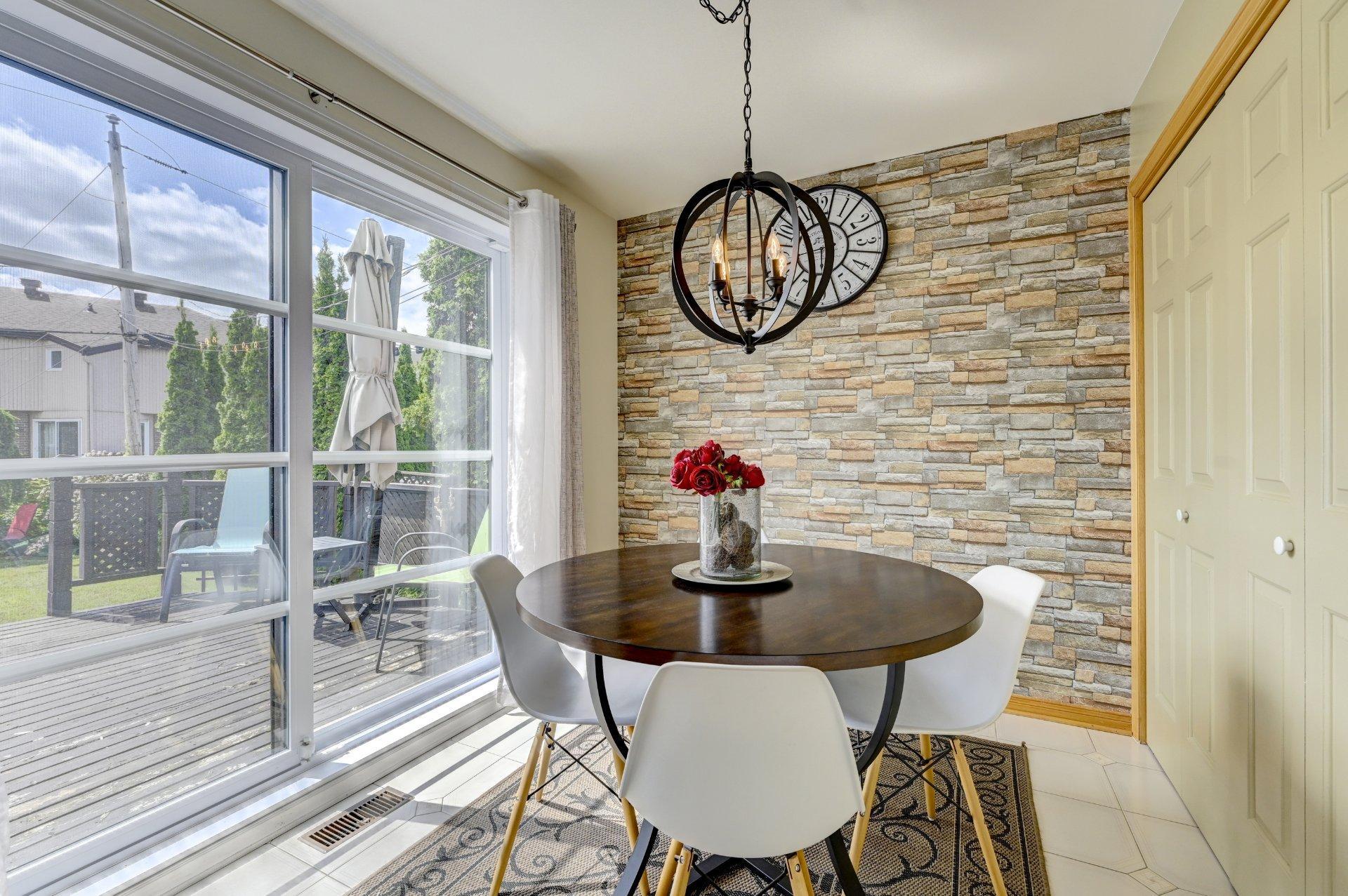 









561


Rue Louis-Lamarre

,
Longueuil (Greenfield Park),




QC
J4V3N3

