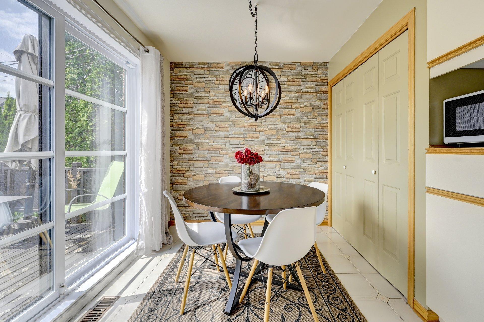 









561


Rue Louis-Lamarre

,
Longueuil (Greenfield Park),




QC
J4V3N3

