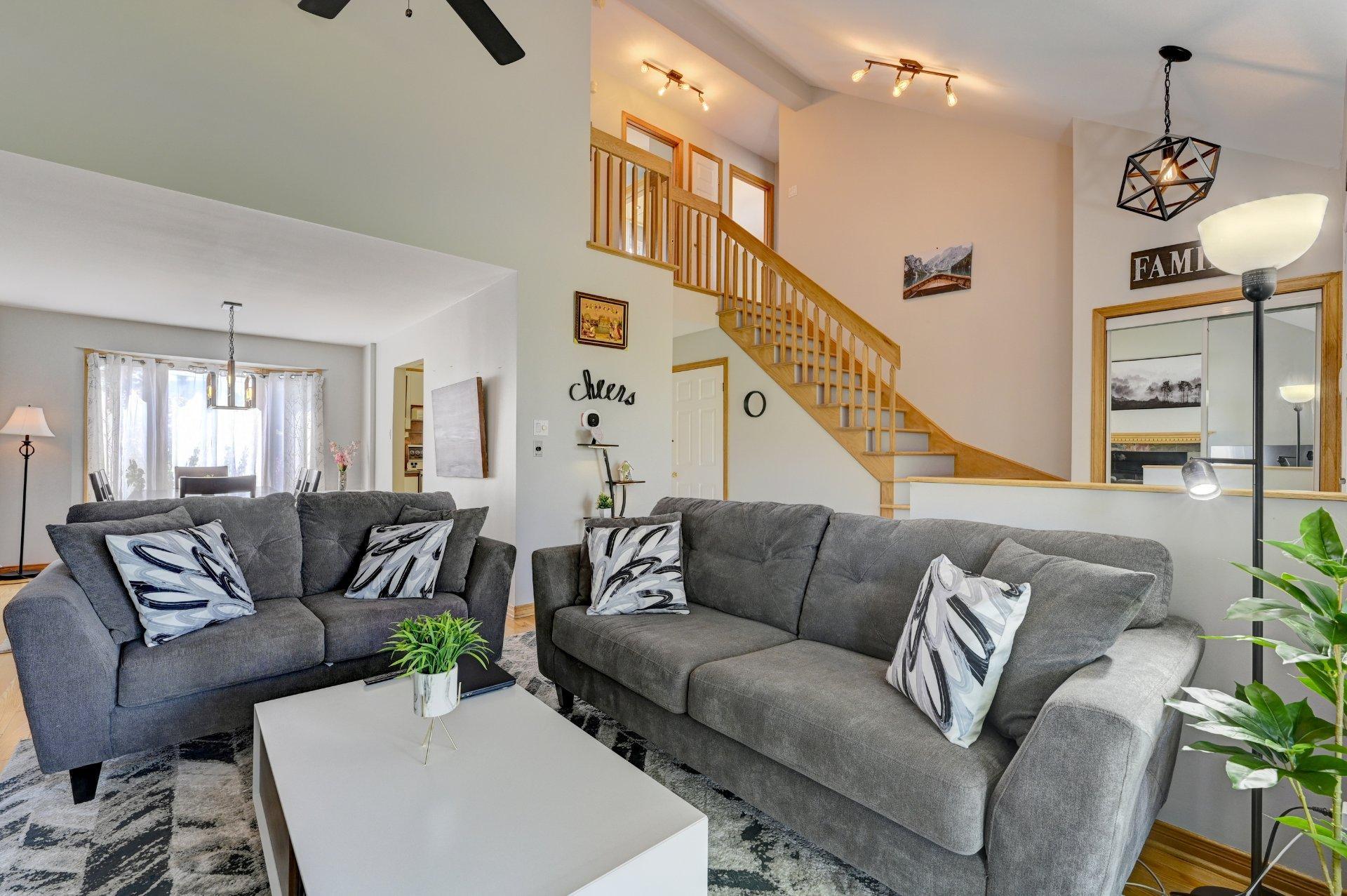









561


Rue Louis-Lamarre

,
Longueuil (Greenfield Park),




QC
J4V3N3

