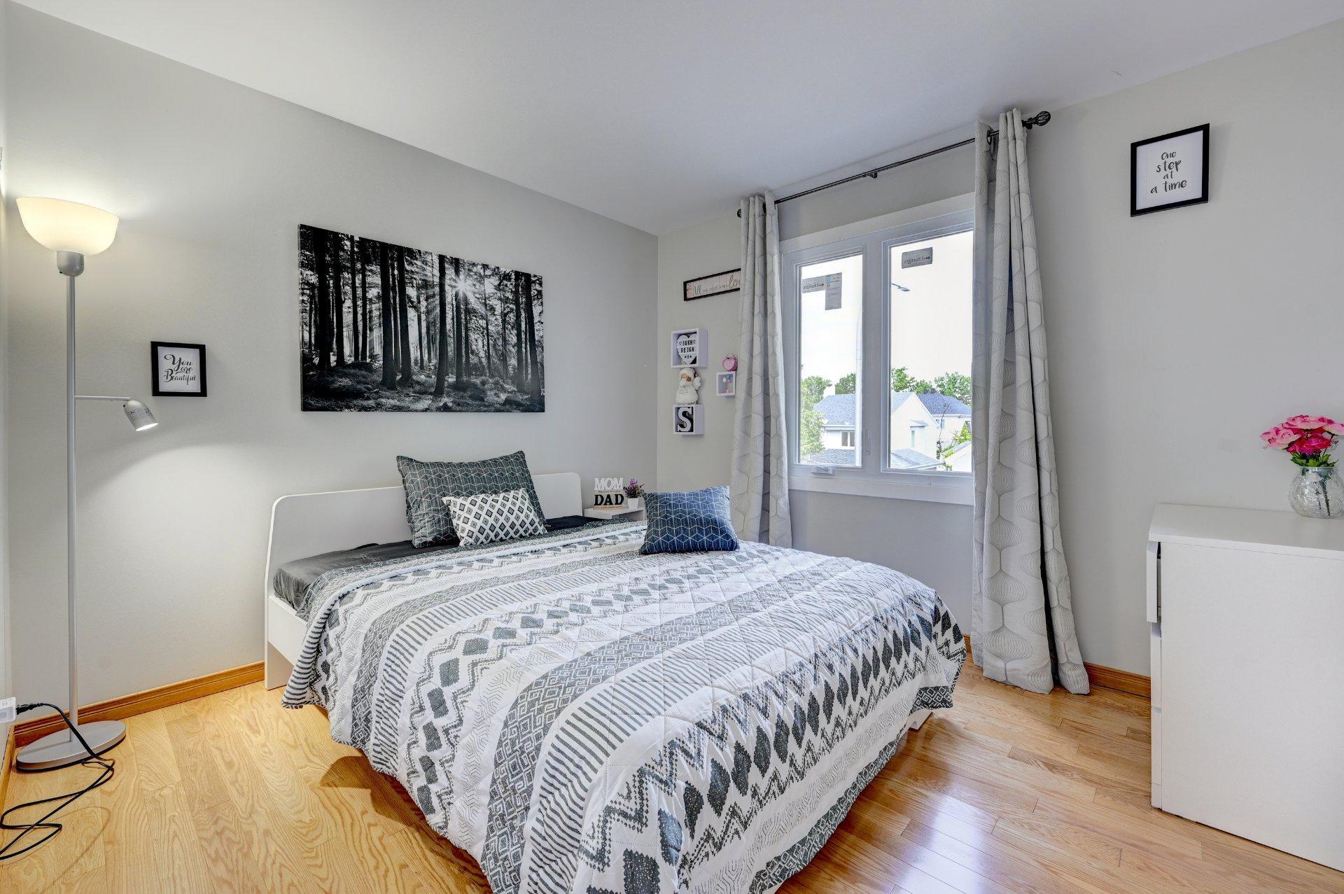 









561


Rue Louis-Lamarre

,
Longueuil (Greenfield Park),




QC
J4V3N3

