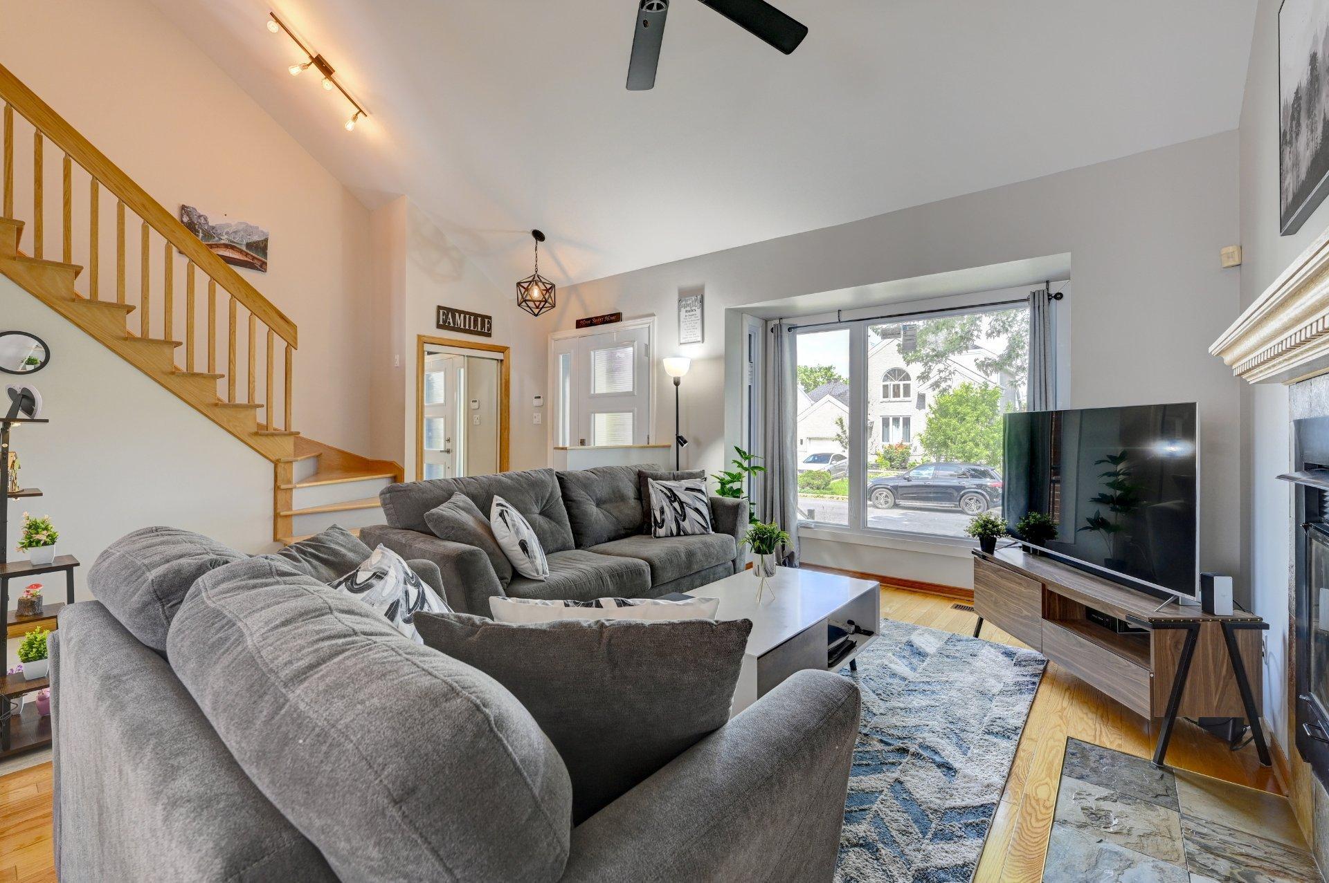 









561


Rue Louis-Lamarre

,
Longueuil (Greenfield Park),




QC
J4V3N3

