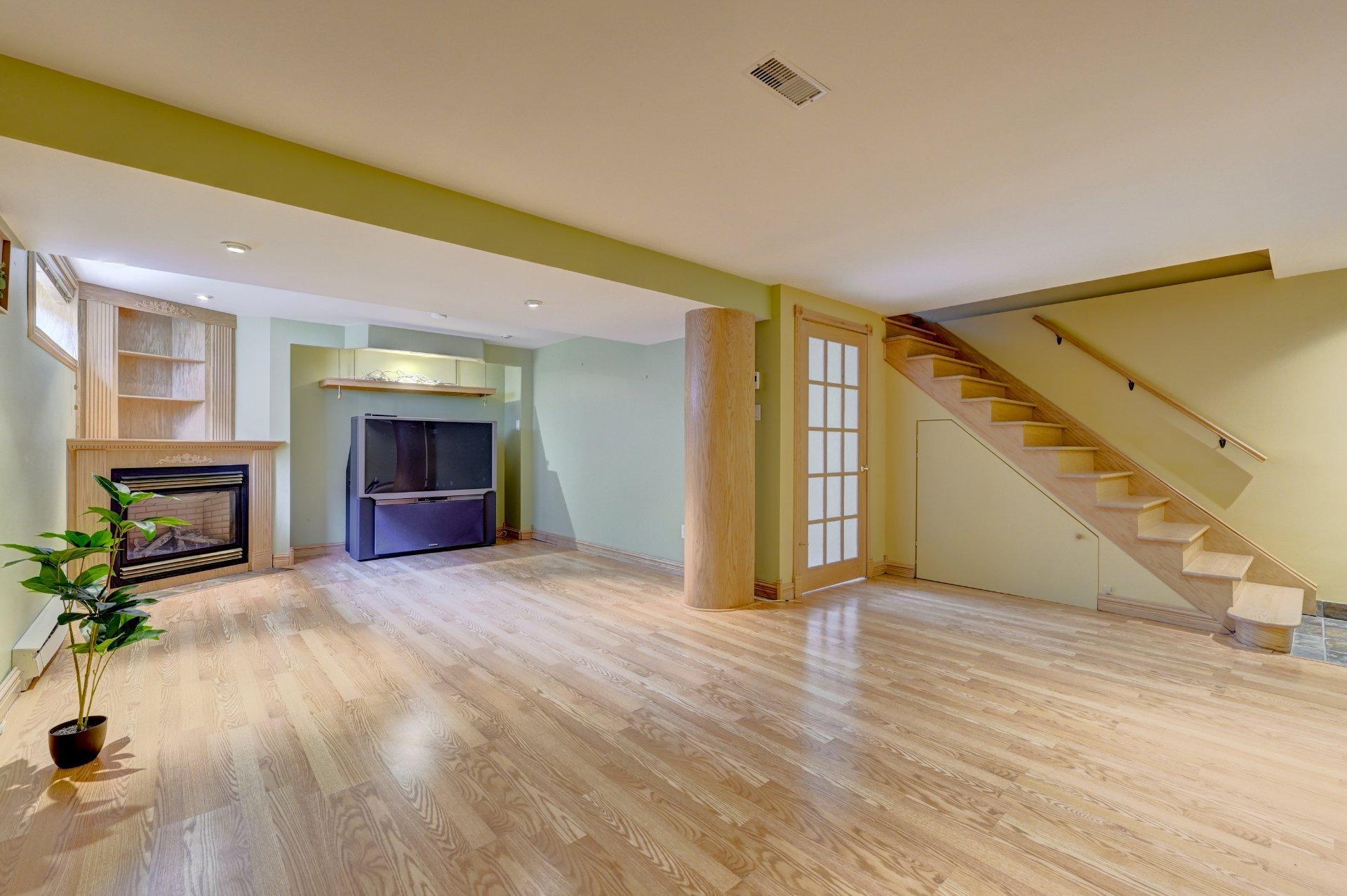 









561


Rue Louis-Lamarre

,
Longueuil (Greenfield Park),




QC
J4V3N3

