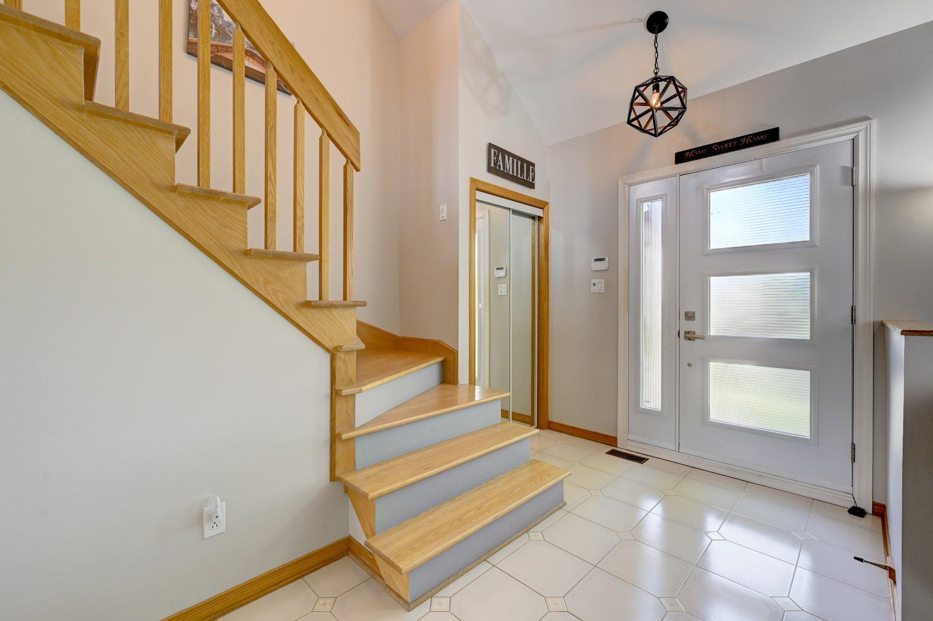 









561


Rue Louis-Lamarre

,
Longueuil (Greenfield Park),




QC
J4V3N3

