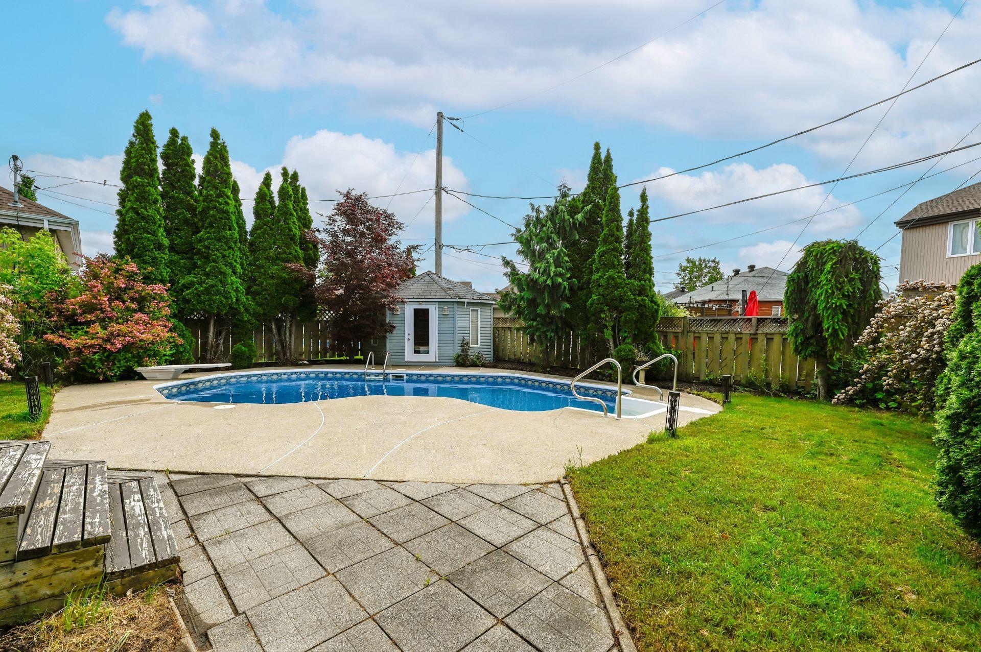 









561


Rue Louis-Lamarre

,
Longueuil (Greenfield Park),




QC
J4V3N3

