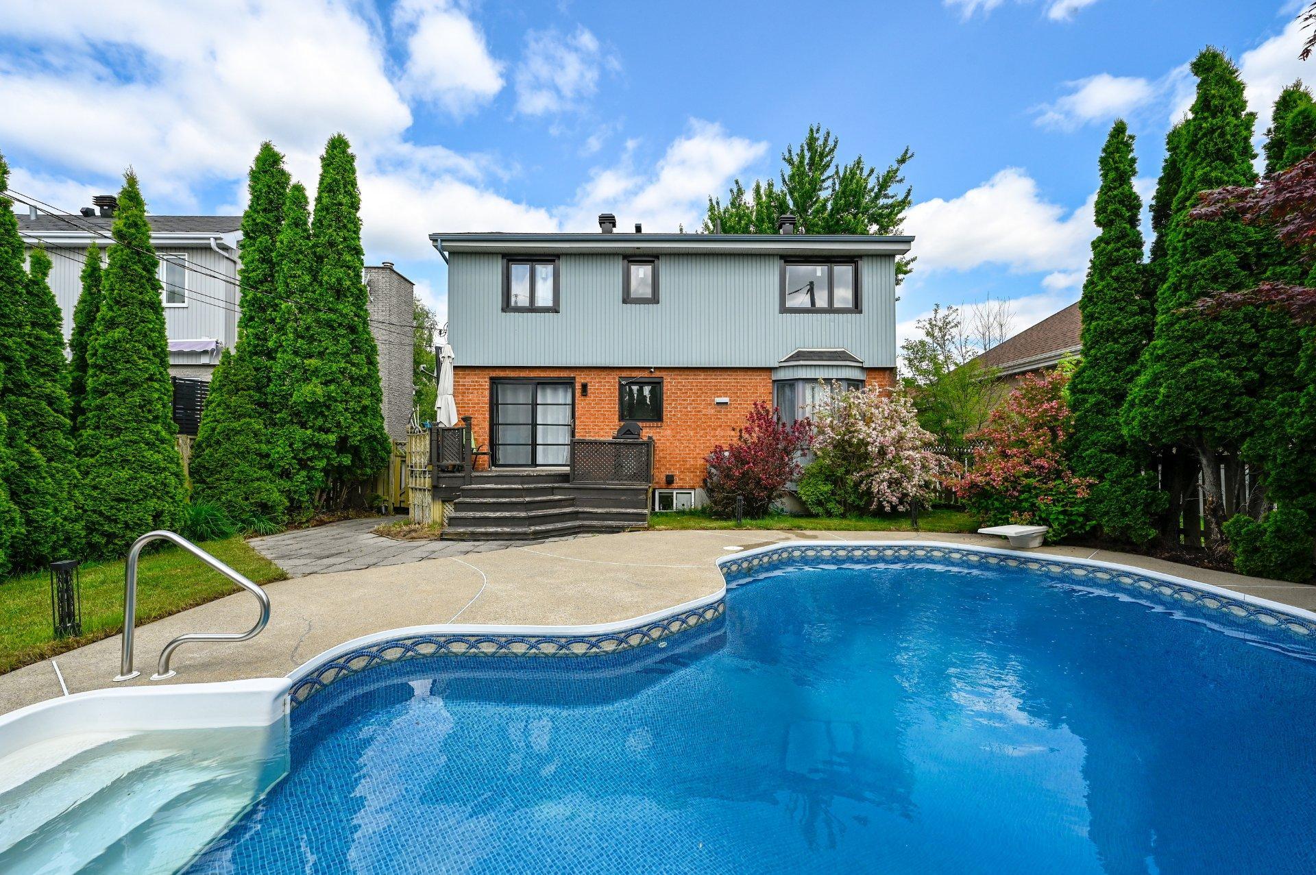 









561


Rue Louis-Lamarre

,
Longueuil (Greenfield Park),




QC
J4V3N3


