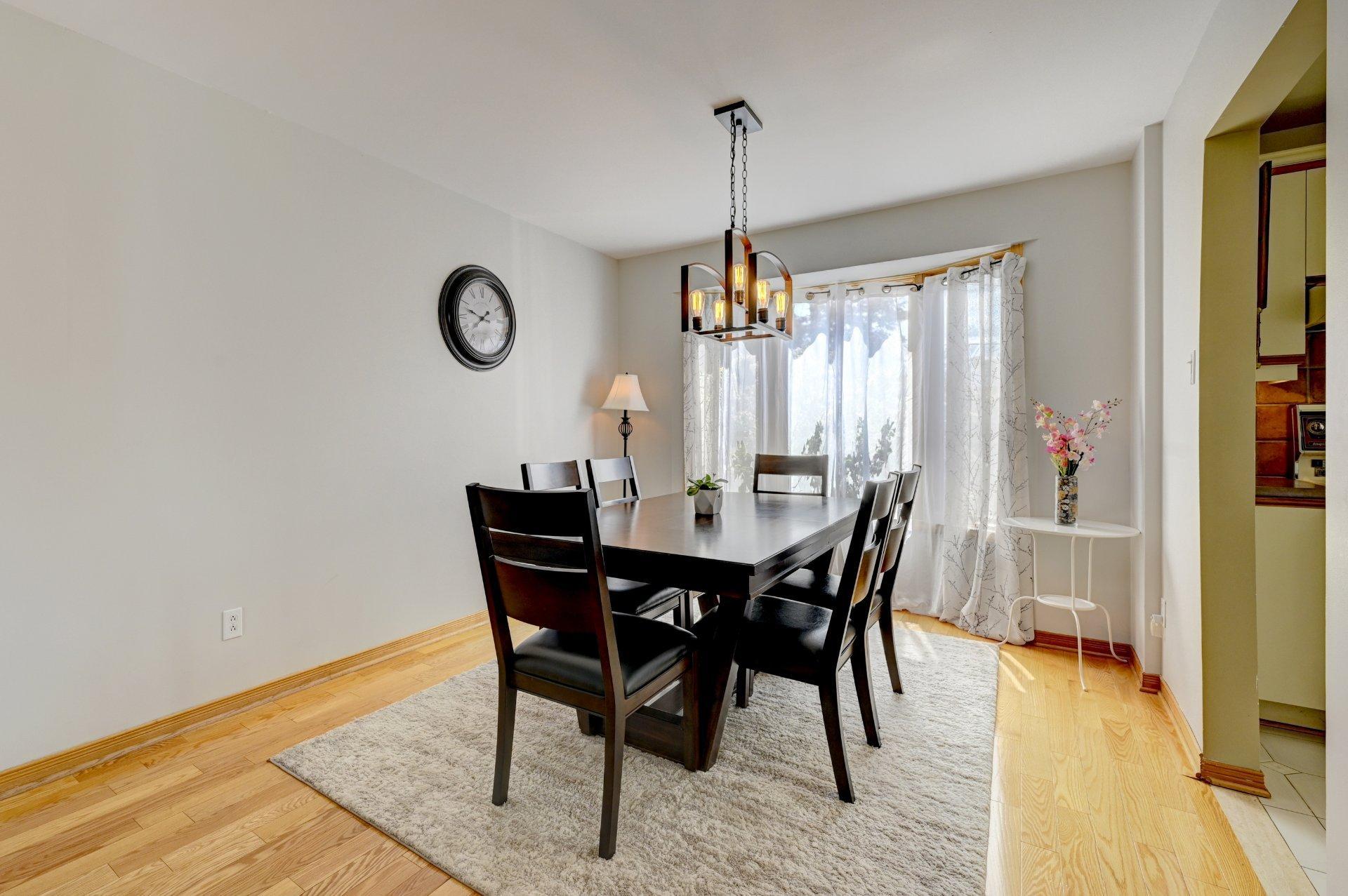 









561


Rue Louis-Lamarre

,
Longueuil (Greenfield Park),




QC
J4V3N3

