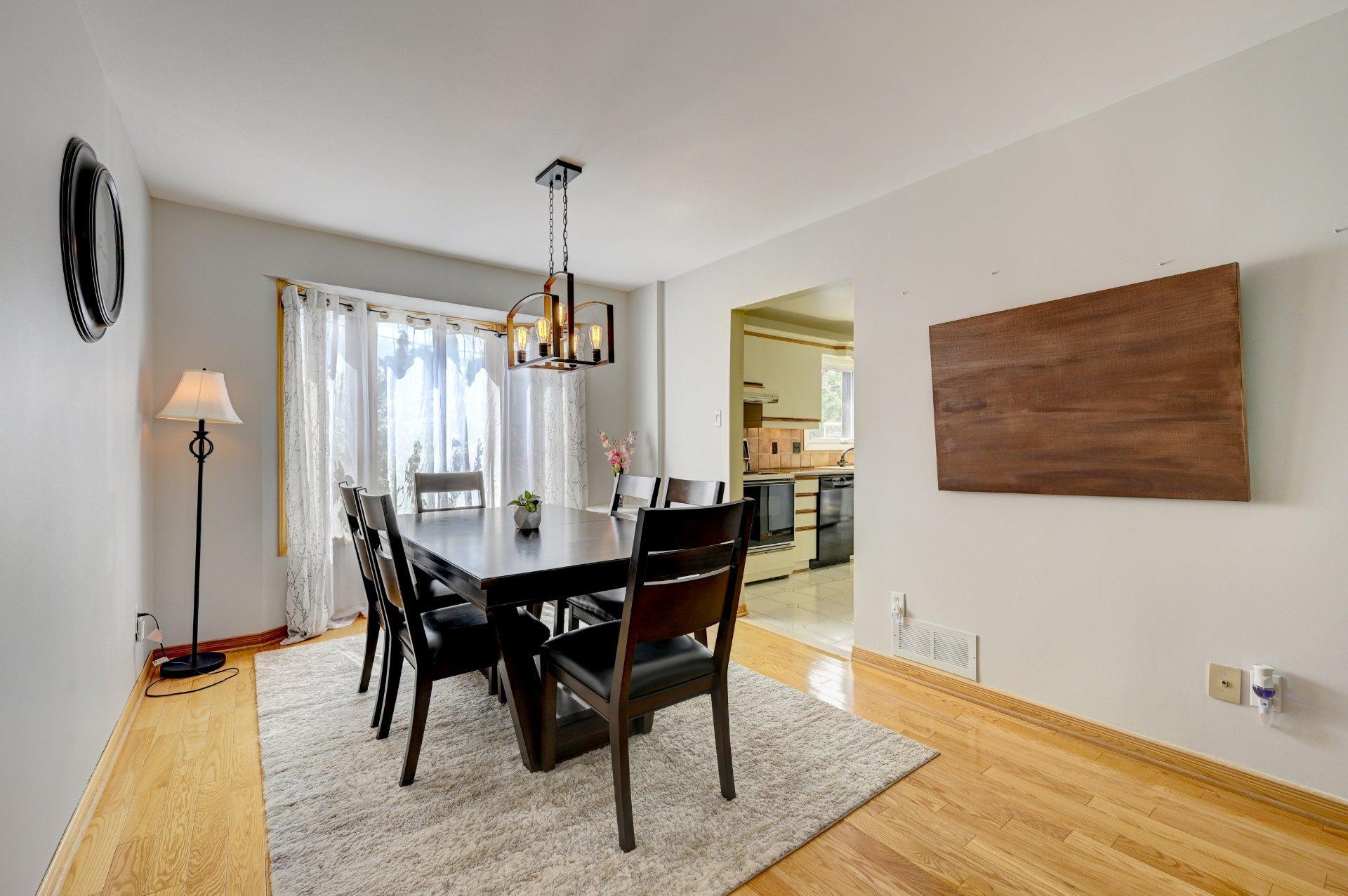 









561


Rue Louis-Lamarre

,
Longueuil (Greenfield Park),




QC
J4V3N3


