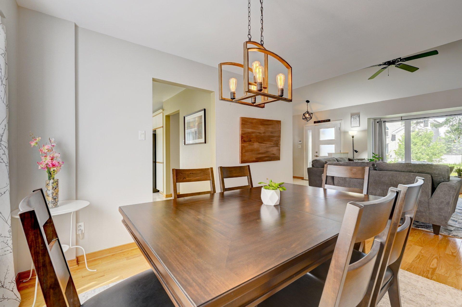 









561


Rue Louis-Lamarre

,
Longueuil (Greenfield Park),




QC
J4V3N3

