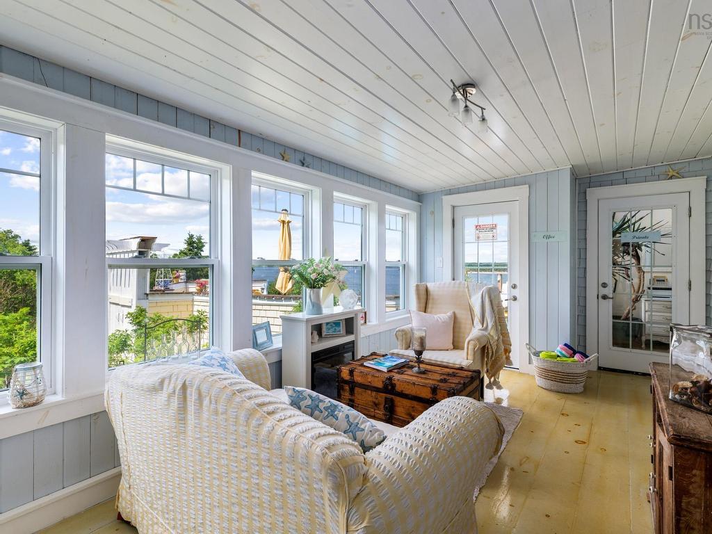 












4 York Redoubt Crescent

,
Fergusons Cove,




NS
B3V 1L7

