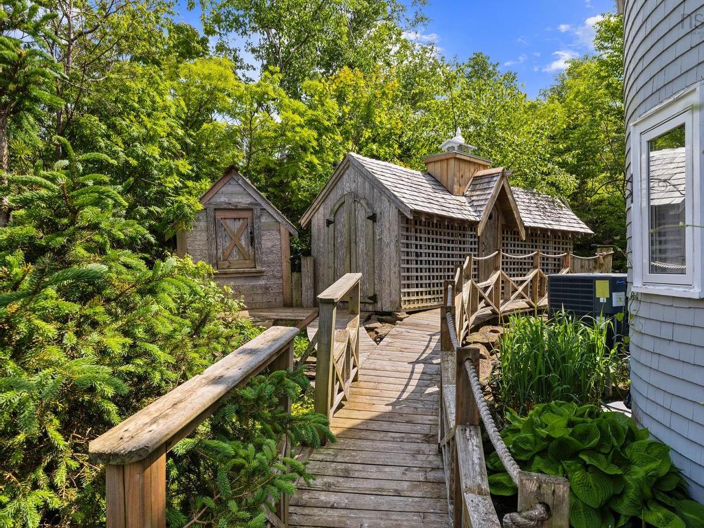 












4 York Redoubt Crescent

,
Fergusons Cove,




NS
B3V 1L7


