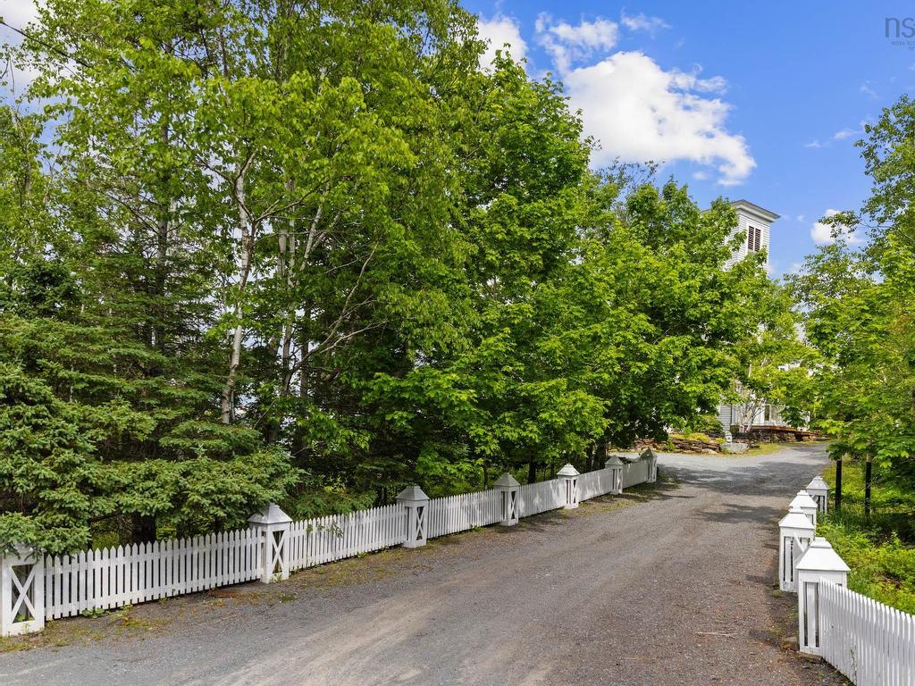 












4 York Redoubt Crescent

,
Fergusons Cove,




NS
B3V 1L7

