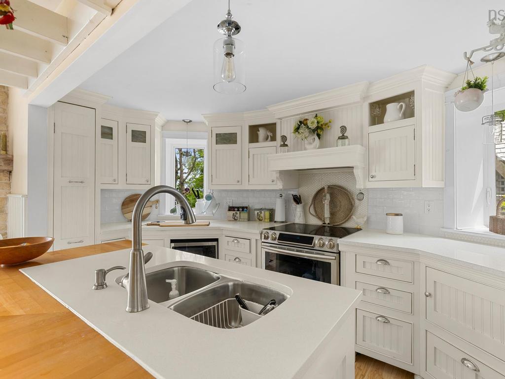 












4 York Redoubt Crescent

,
Fergusons Cove,




NS
B3V 1L7

