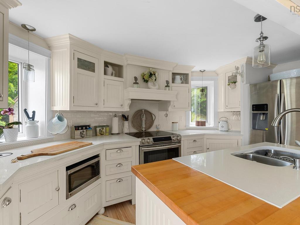 












4 York Redoubt Crescent

,
Fergusons Cove,




NS
B3V 1L7

