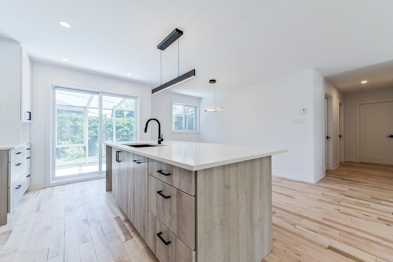 









2010


Rue La Corne

,
Saint-Bruno-de-Montarville,




QC
J3V4Z9

