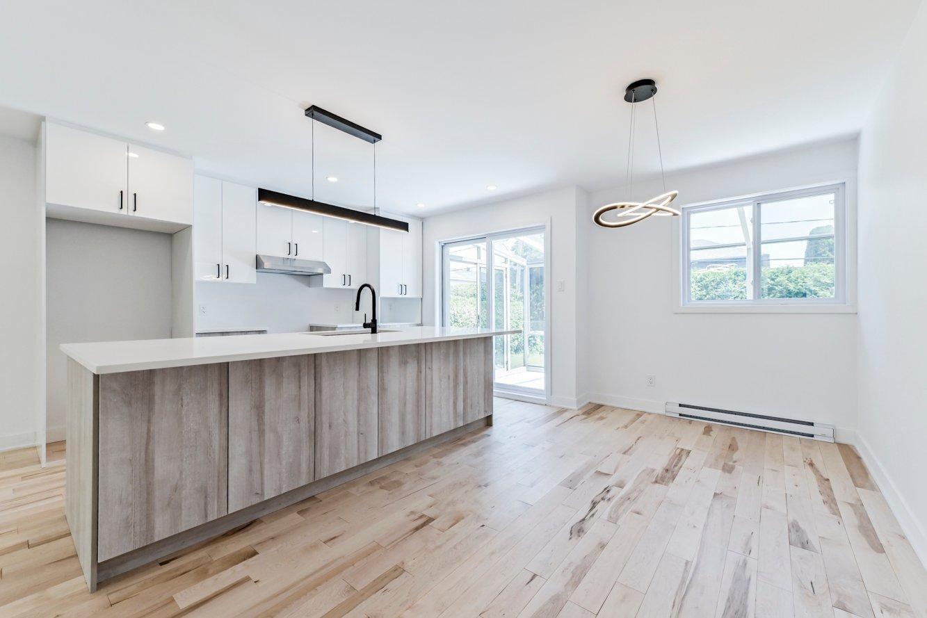 









2010


Rue La Corne

,
Saint-Bruno-de-Montarville,




QC
J3V4Z9

