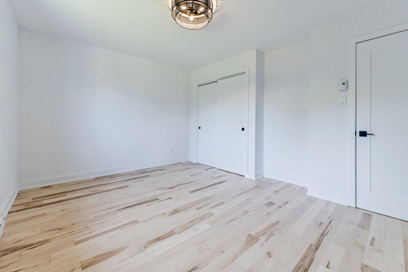 









2010


Rue La Corne

,
Saint-Bruno-de-Montarville,




QC
J3V4Z9

