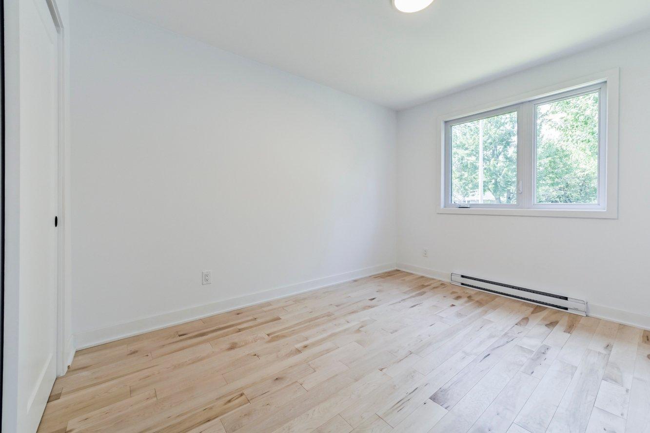 









2010


Rue La Corne

,
Saint-Bruno-de-Montarville,




QC
J3V4Z9

